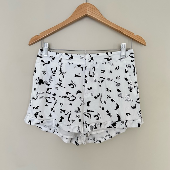 Saltwater Luxe Animal Print Cuffed Dress Shorts - Picture 3 of 9